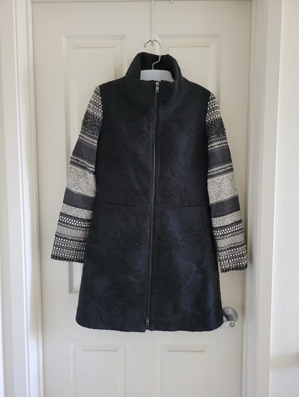 Desigual | EUC Black Floral Gray Boho Jacquard Moon Coat (SIZE XS/S)
